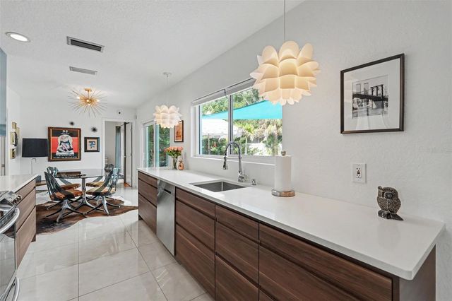 1835 DORMIEONE ROAD N, St Petersburg, FL 33710