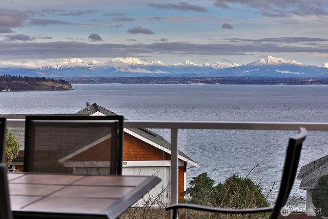 4694 Wrightsman Place, Clinton, WA 98236