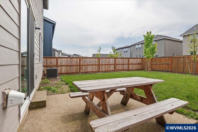 463 Lost Lake St NE, Salem, OR 97301