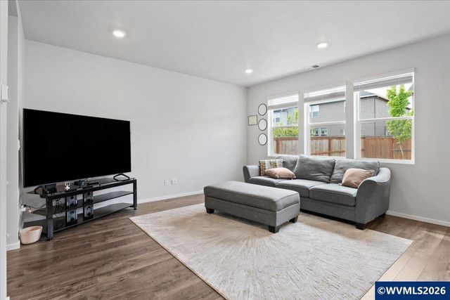 463 Lost Lake St NE, Salem, OR 97301