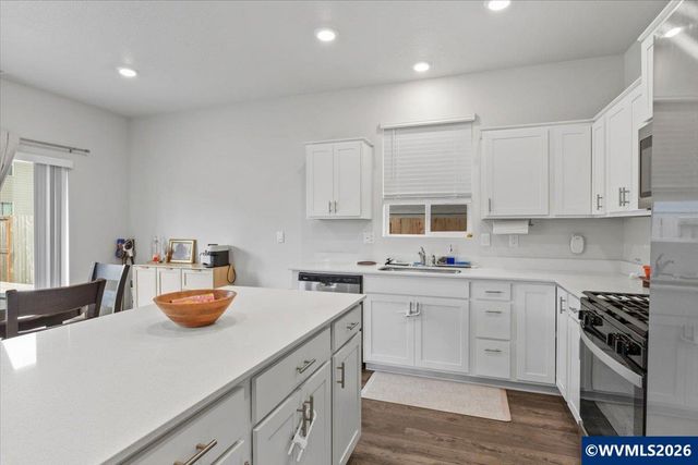 463 Lost Lake St NE, Salem, OR 97301