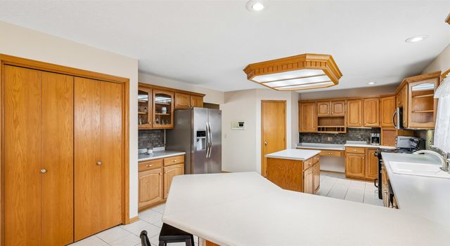 455 Edgewood Lane, Pleasant Hill, IA 50327