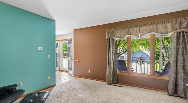 455 Edgewood Lane, Pleasant Hill, IA 50327