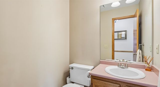 455 Edgewood Lane, Pleasant Hill, IA 50327