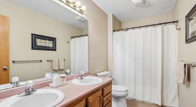 455 Edgewood Lane, Pleasant Hill, IA 50327