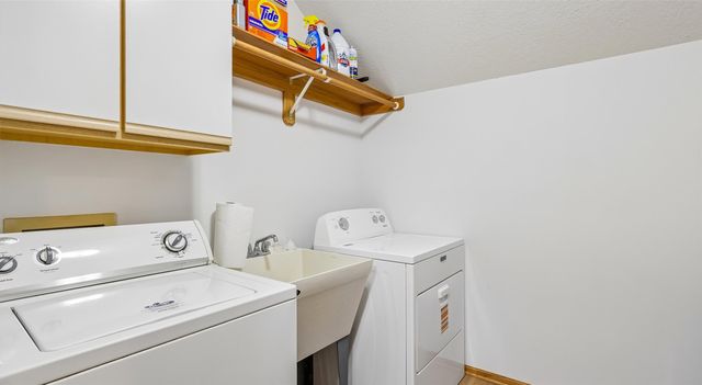 455 Edgewood Lane, Pleasant Hill, IA 50327