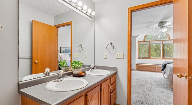 455 Edgewood Lane, Pleasant Hill, IA 50327