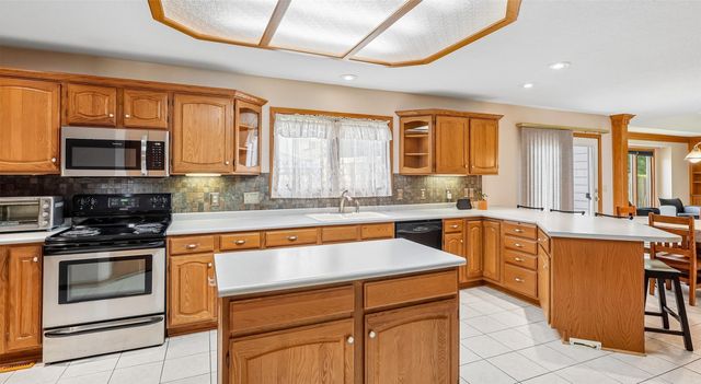 455 Edgewood Lane, Pleasant Hill, IA 50327