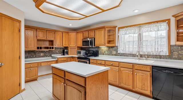 455 Edgewood Lane, Pleasant Hill, IA 50327