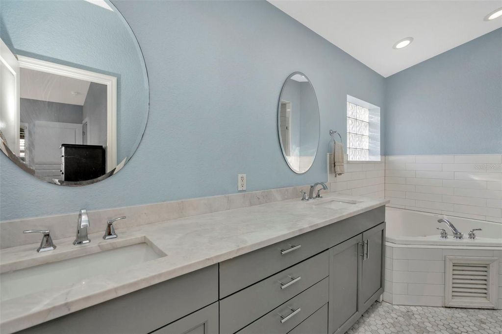 Image 11 of property listing at 167 BARBADOS AVENUE, Tampa, FL 33606