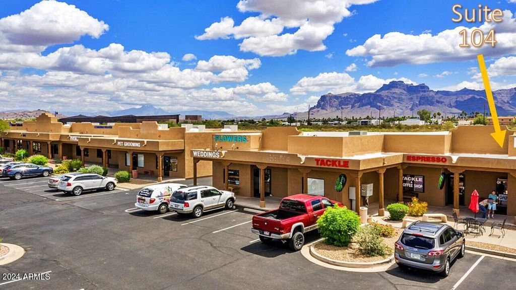 1075 S IDAHO Road 104, Apache Junction, AZ 85119