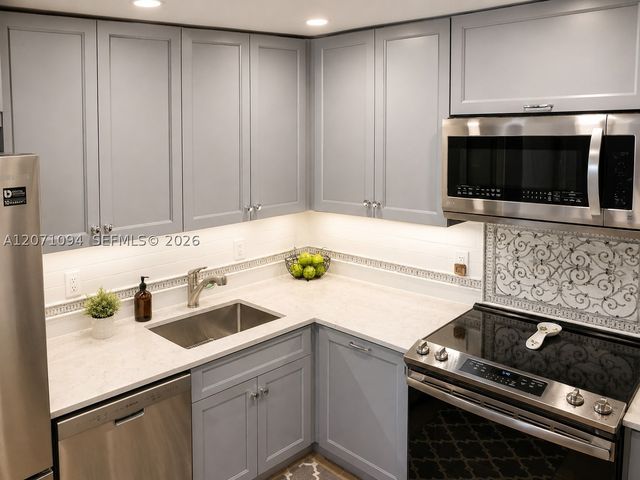 800 West Ave 817, Miami Beach, FL 33139
