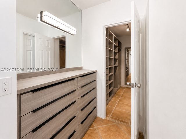 800 West Ave 817, Miami Beach, FL 33139