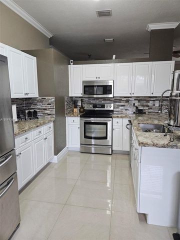 2635 SE 4th Pl, Homestead, FL 33033