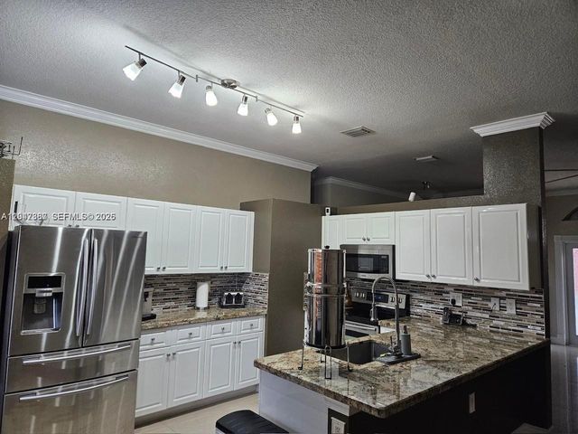 2635 SE 4th Pl, Homestead, FL 33033
