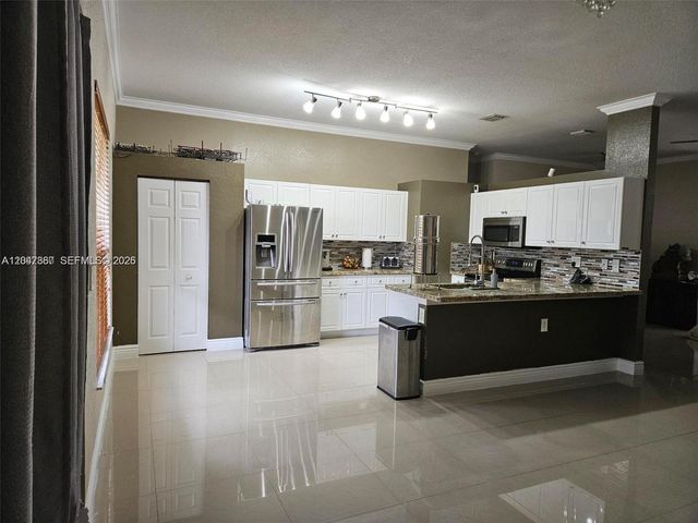 2635 SE 4th Pl, Homestead, FL 33033