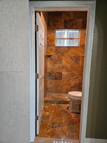 2635 SE 4th Pl, Homestead, FL 33033