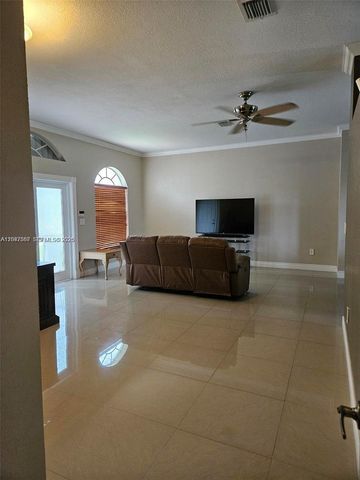 2635 SE 4th Pl, Homestead, FL 33033