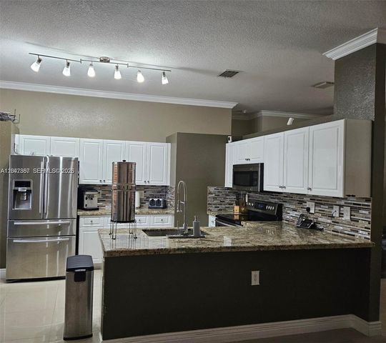 2635 SE 4th Pl, Homestead, FL 33033