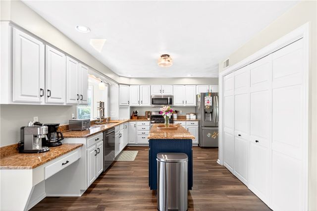 111 Janyce Dr, Hempfield Twp, PA 15601