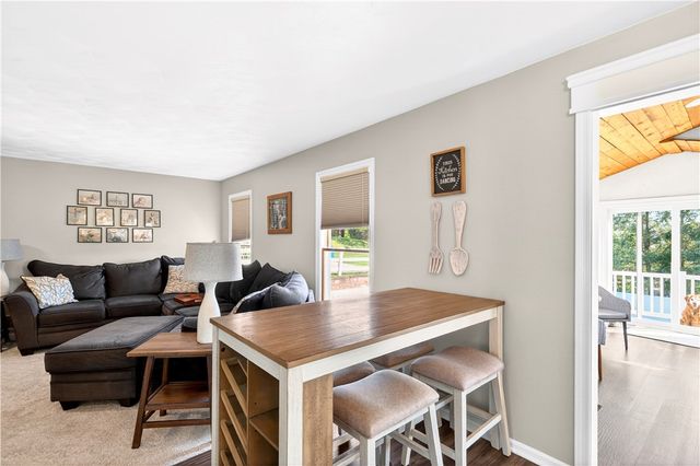 111 Janyce Dr, Hempfield Twp, PA 15601