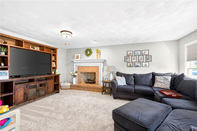 111 Janyce Dr, Hempfield Twp, PA 15601