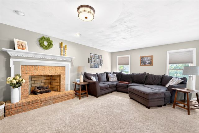 111 Janyce Dr, Hempfield Twp, PA 15601
