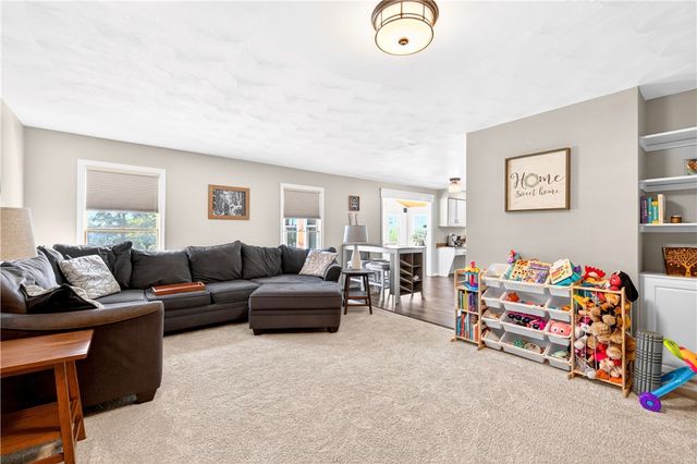 111 Janyce Dr, Hempfield Twp, PA 15601