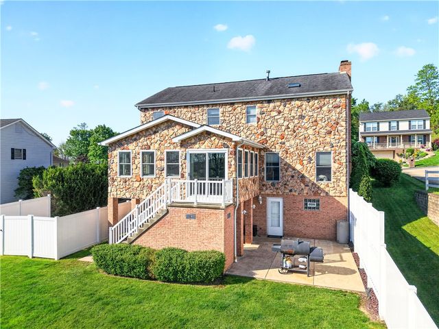 111 Janyce Dr, Hempfield Twp, PA 15601