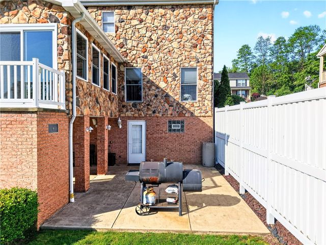 111 Janyce Dr, Hempfield Twp, PA 15601