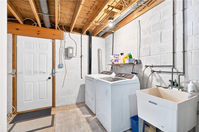 111 Janyce Dr, Hempfield Twp, PA 15601