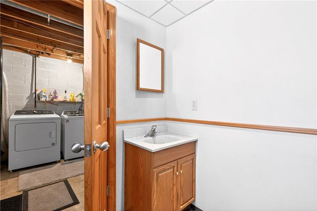111 Janyce Dr, Hempfield Twp, PA 15601