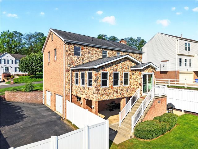 111 Janyce Dr, Hempfield Twp, PA 15601