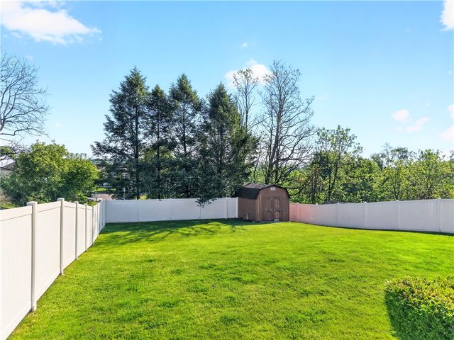 111 Janyce Dr, Hempfield Twp, PA 15601