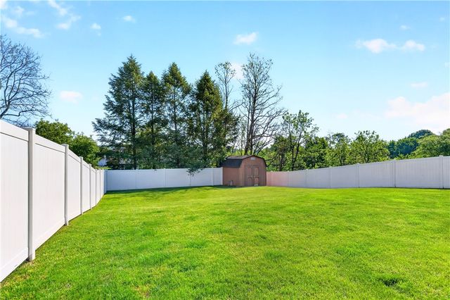 111 Janyce Dr, Hempfield Twp, PA 15601