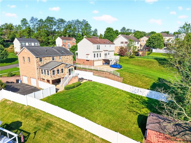 111 Janyce Dr, Hempfield Twp, PA 15601