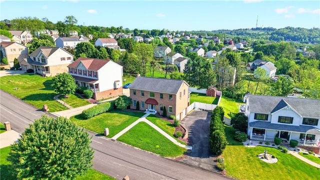 111 Janyce Dr, Hempfield Twp, PA 15601
