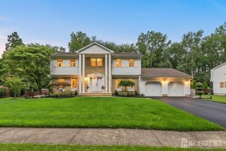 5 Brookside Circle, Marlboro, NJ 07746