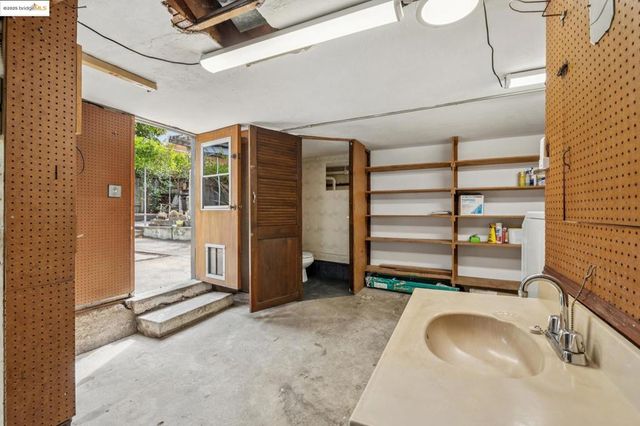 609 San Carlos Ave, Albany, CA 94706