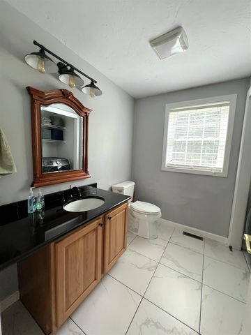 79 Sargent Road, Sandown, NH 03873