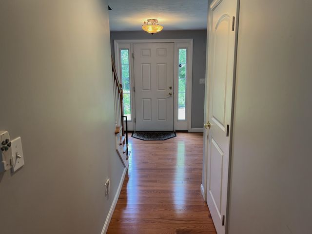 79 Sargent Road, Sandown, NH 03873