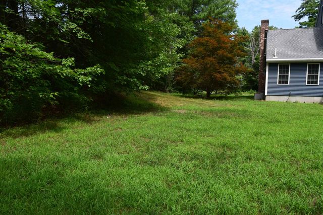 79 Sargent Road, Sandown, NH 03873