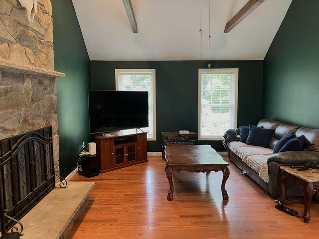 79 Sargent Road, Sandown, NH 03873