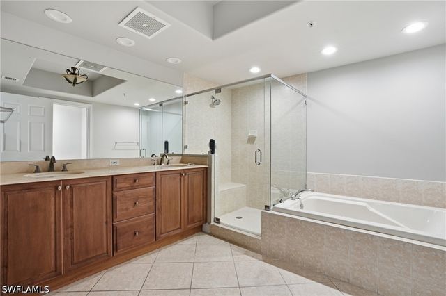 2738 Tiburon BLVD E B104, Naples, FL 34109