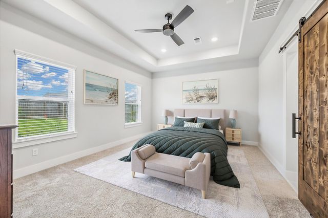 111 Creekside Lane, Lake Jackson, TX 77566