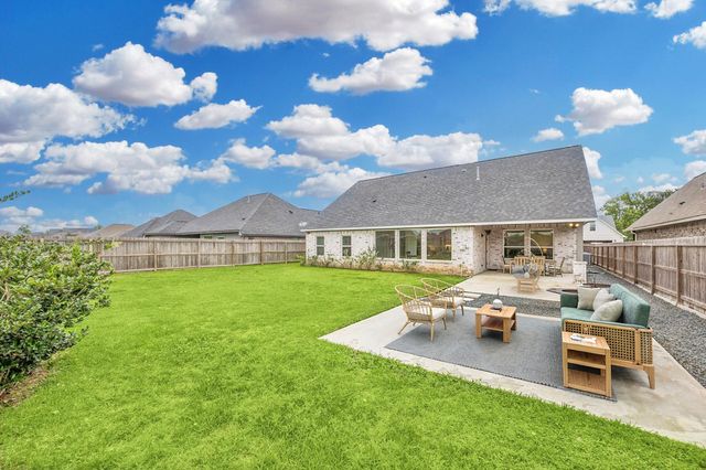 111 Creekside Lane, Lake Jackson, TX 77566