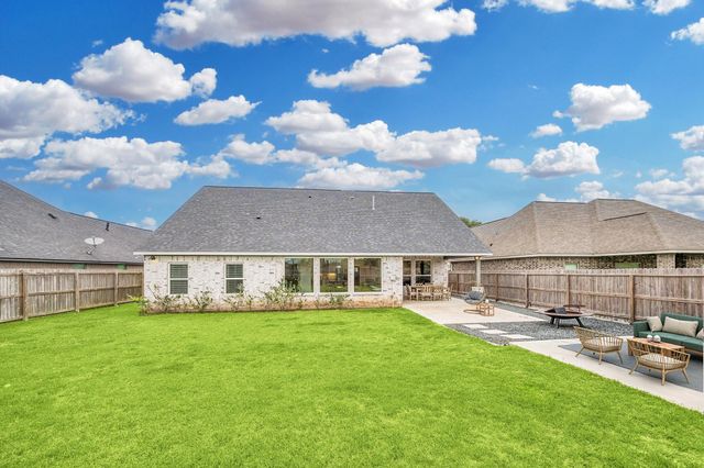 111 Creekside Lane, Lake Jackson, TX 77566