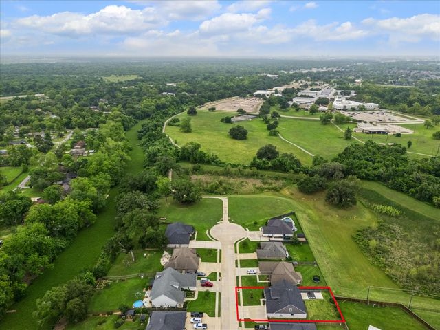 111 Creekside Lane, Lake Jackson, TX 77566