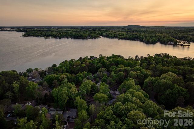3 King Haigler Chase Street, Lake Wylie, SC 29710