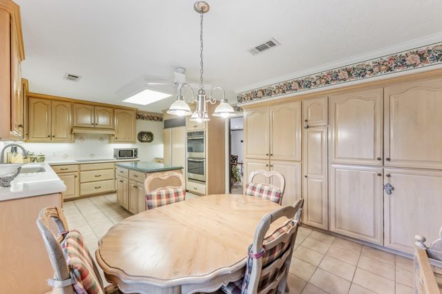 241 Hickory Street, Huntsville, TX 77320